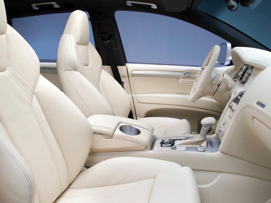 Интерьер Audi Q7 V12 TDI BlueTec Concept (4L) 2007 года  (фото 4 из 42)